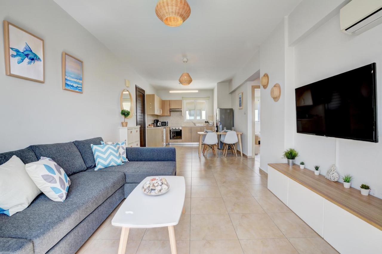 ♥ Sunny&Cozy Family Apartment ★ Walk To The Beach☼ パラリムニ エクステリア 写真