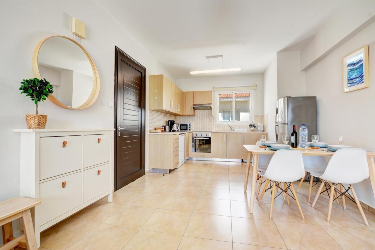 ♥ Sunny&Cozy Family Apartment ★ Walk To The Beach☼ パラリムニ エクステリア 写真